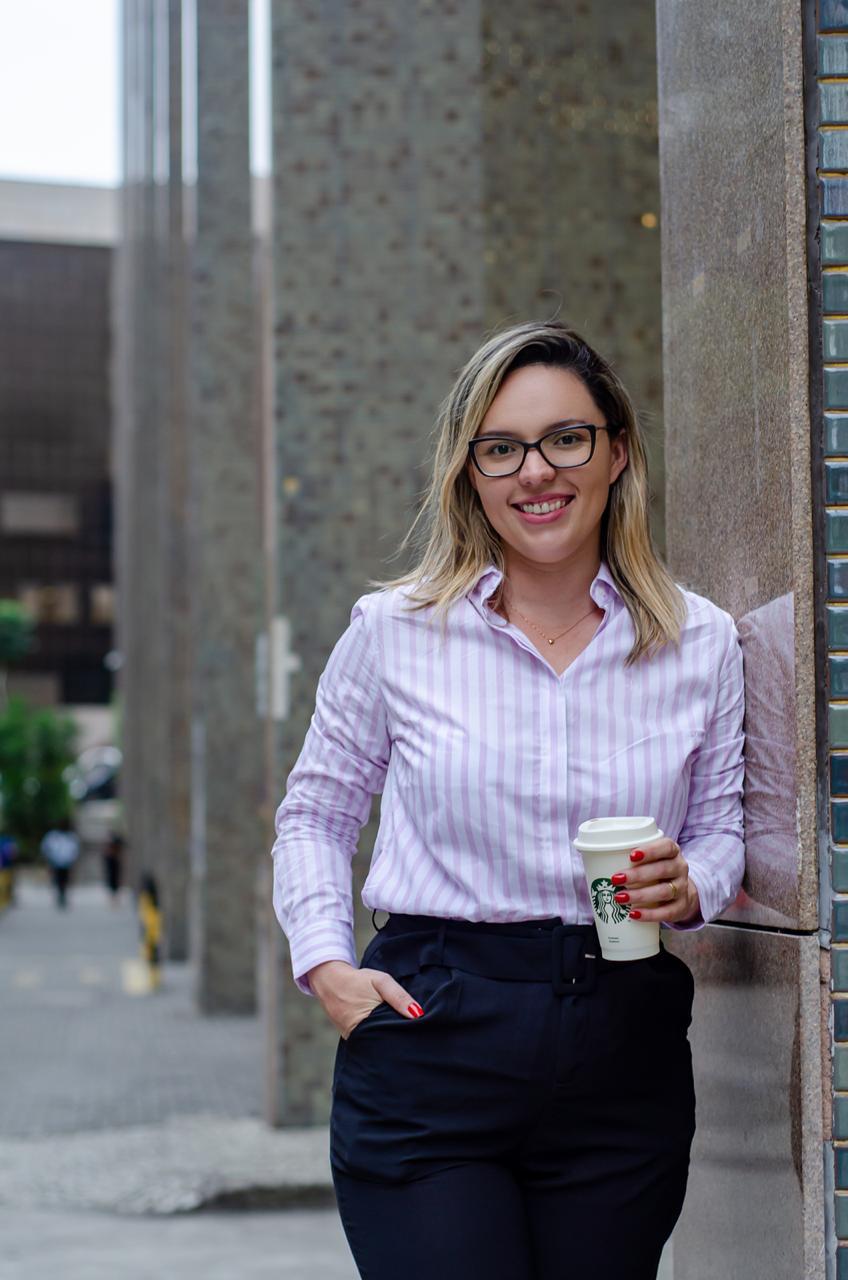 foto-dra-juliana-ayres